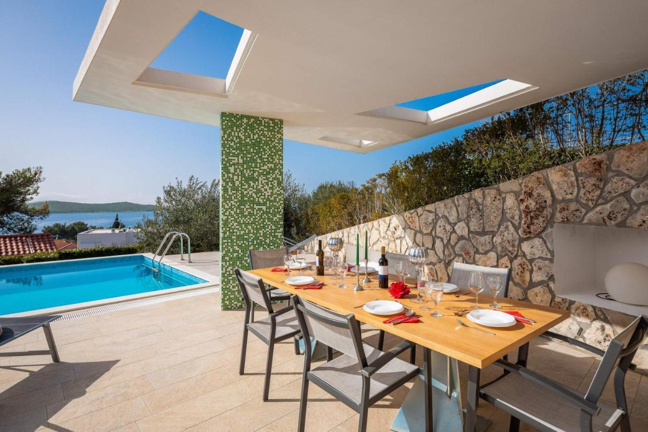 Villa Tela With Pool Zaboric Exterior photo