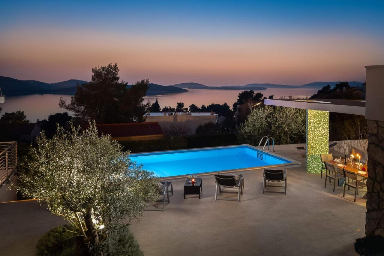 Villa Tela With Pool Zaboric Exterior photo