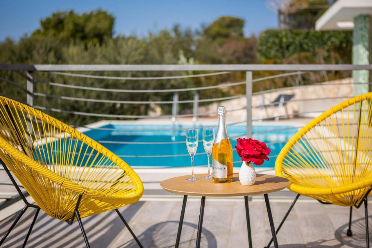 Villa Tela With Pool Zaboric Exterior photo