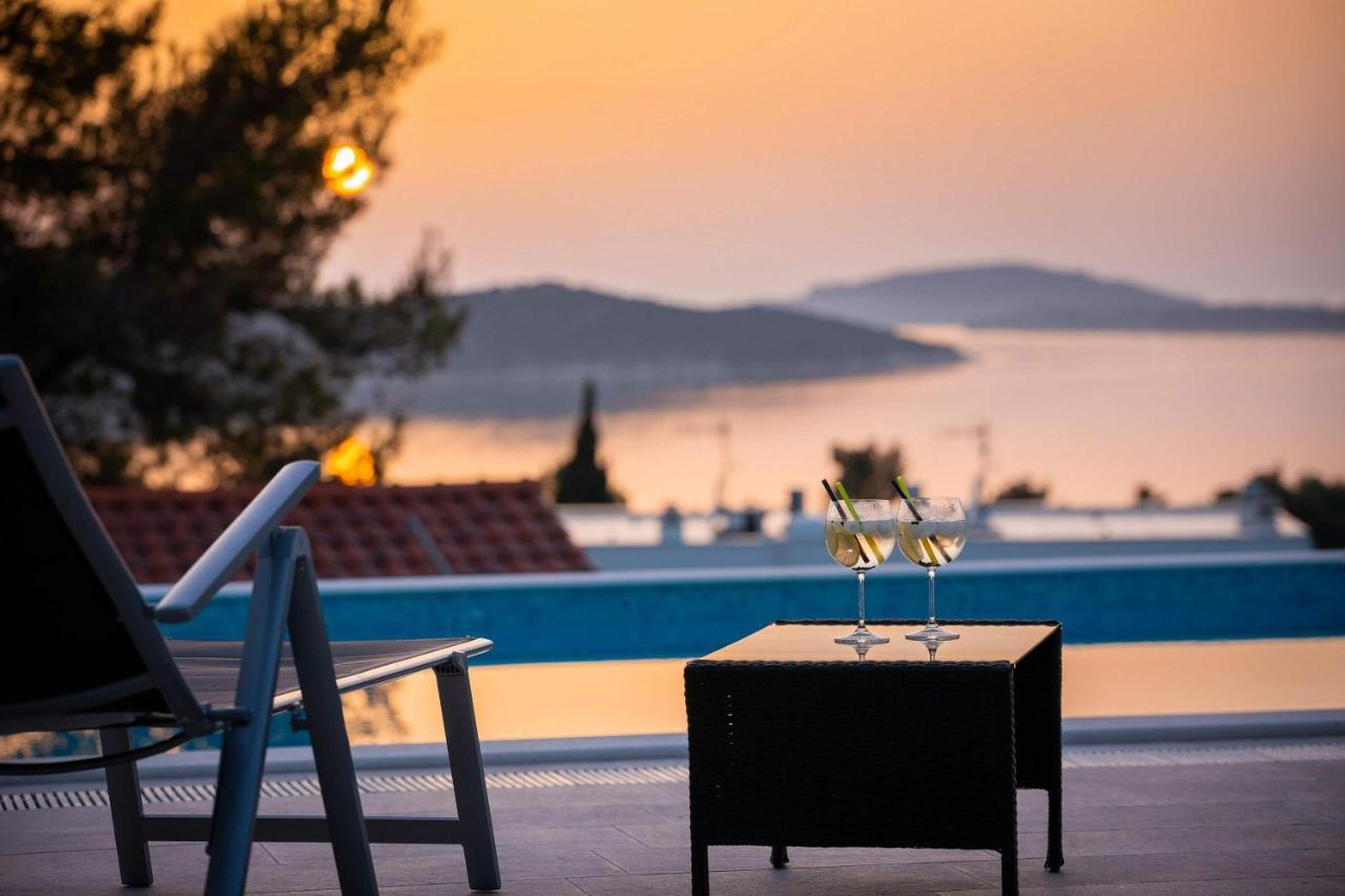 Villa Tela With Pool Zaboric Exterior photo